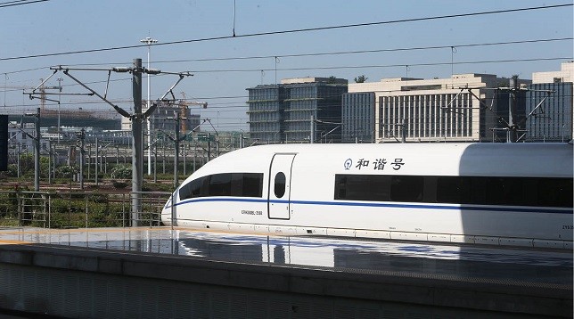 例如每天从嘉善南站至上海虹桥站有多达24班高铁,乘高铁从上海虹桥站