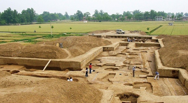 河南偃师二里头遗址宫殿区鎏金铜毗沙门天王像2001年杭州雷峰塔遗址