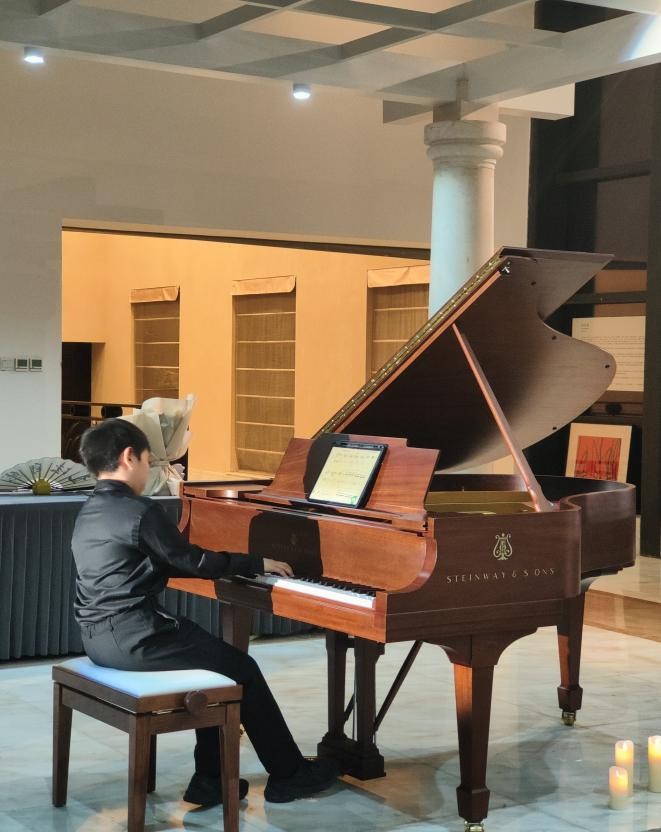 《降e小调华丽辉煌大圆舞曲》10岁钢琴小演奏家邵浩铭在现场为嘉宾及