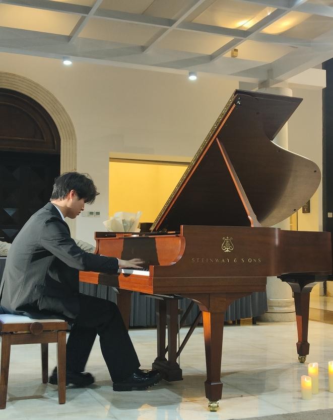 《降e小调华丽辉煌大圆舞曲》10岁钢琴小演奏家邵浩铭在现场为嘉宾及