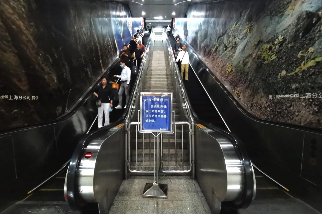 地铁11号线江苏路站的这些电梯已全部升级!