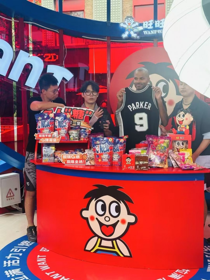 NBA巨星托尼·帕克惊喜空降成都,旺旺糖果联名NBA诠释“QQ糖在手旺气我有”